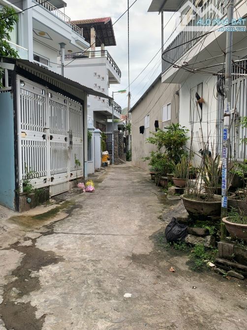 Bán đất tặng nhà cấp 4 cũ hẻm Nguyễn Khuyến, TP Nha Trang gần chợ Vĩnh Hải, vị trí tốt