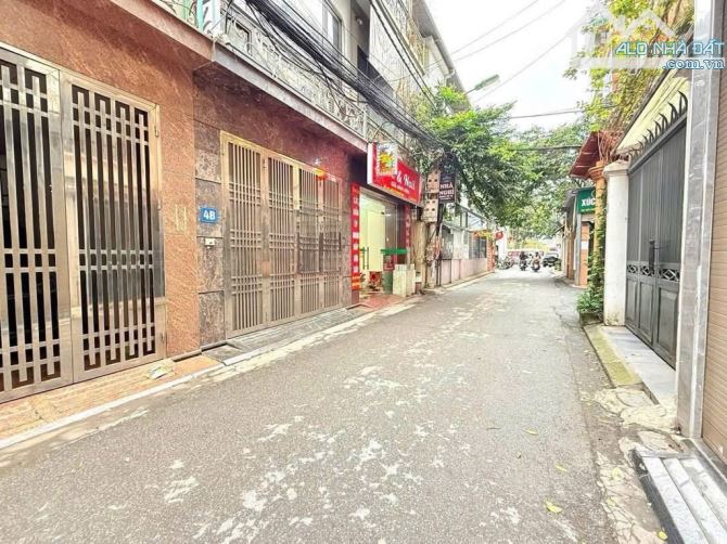 Nhà phân lô Trần Quốc Hoàn vỉa hè ô tô DT 42m x 6 tầng MT 4m giá 21,5 tỷ