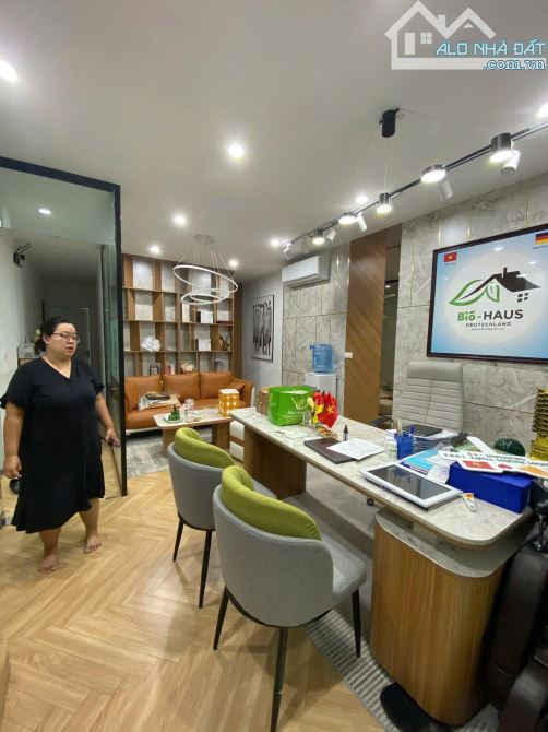 Cho thuê BT Liền Kề thang máy Cự Lộc, Thanh Xuân, 120m2,6 tầng, 70 triệu.