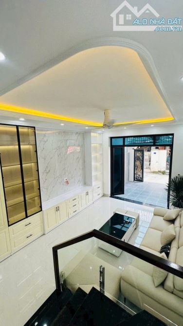 Nhà 3 tầng ĐỘC LẬP GARA 🚘, đường thông tại Vĩnh Khê, An Đồng ngay CC Hoàng Hu