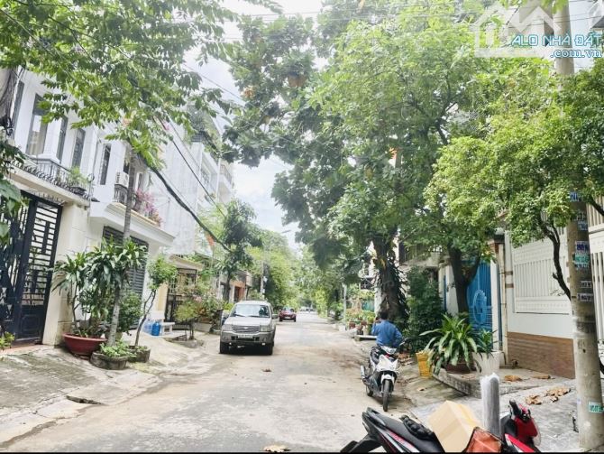 Chính chủ bán nhà khu Tên Lửa - 4 tầng - thang máy 450kg - 5PN - Gần công viên
