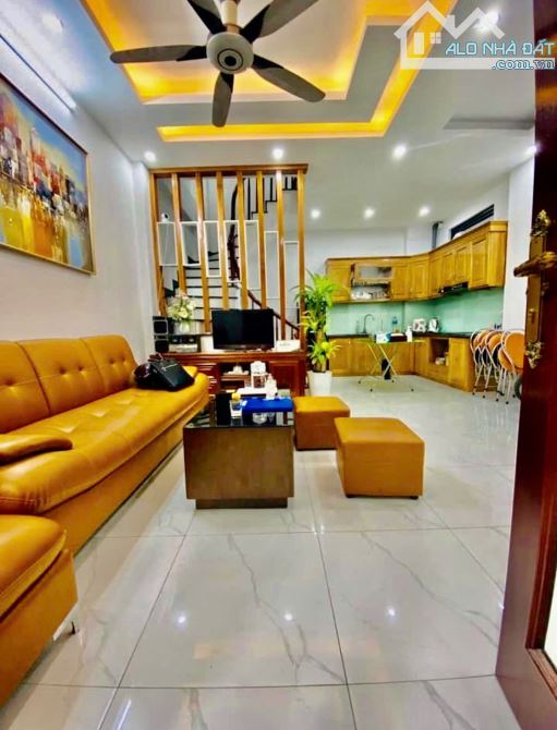 Phố Nguyễn Đức Cảnh - ô tô qua cổng ngày đêm - full tiện ích - 5 tầng - loanh quanh 7 tỷ
