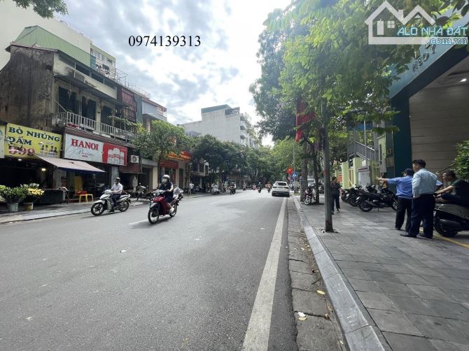 Bán siêu tòa CHDV Trường Chinh - Đại La 100m2x8T MT9.5m 30PKK, ô tô lô góc, DT 2.2 tỷ
