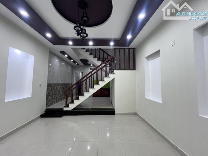 NHÀ 3 TẦNG MỚI– ĐƯỜNG 4M CÓ LỀ – RA ÔNG ÍCH ĐƯỜNG 20M