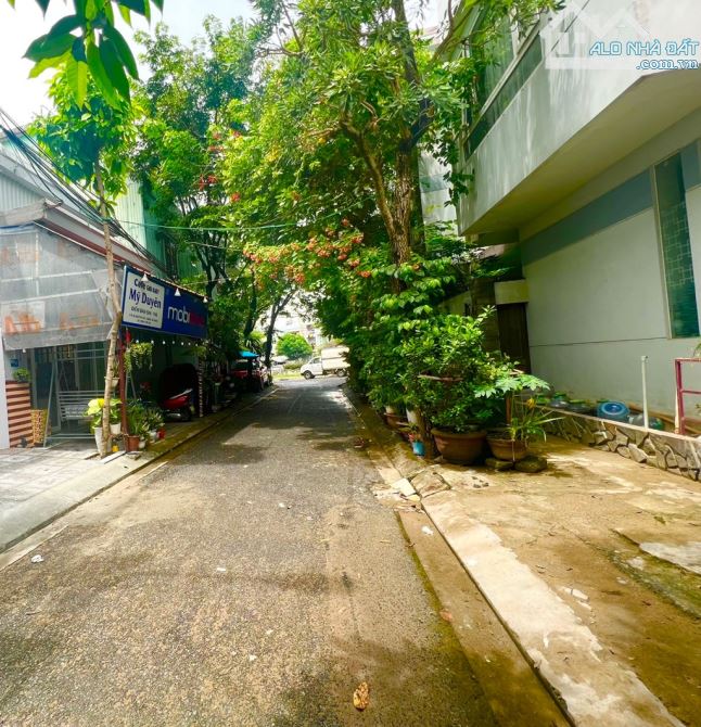 Gấp🔥Bán nhà xây mới sát Nguyễn Tất Thành, ở ngay, cách biển 50m, dt 60m2, ô tô đậu cửa