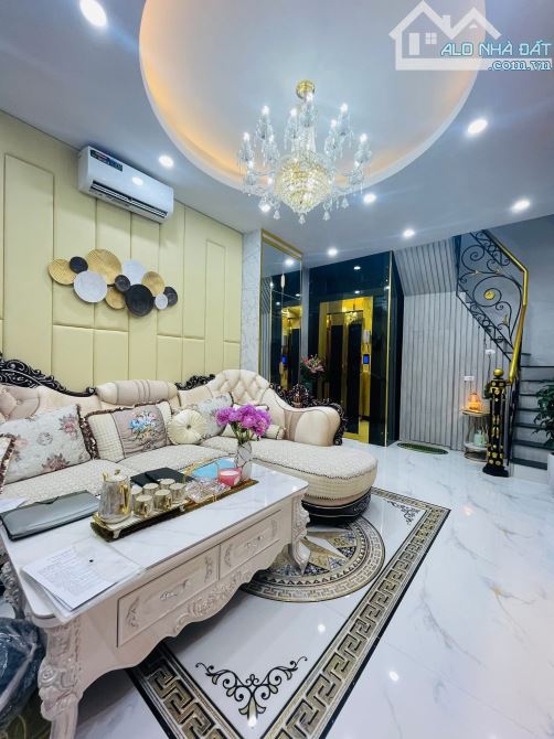 LÔ GÓC LÊ TRỌNG TẤN 43M2 + 6 TẦNG + MT 4,5M, THANG MÁY, 10M RA Ô TÔ TRÁNH, GIÁ 11,3 Tỷ