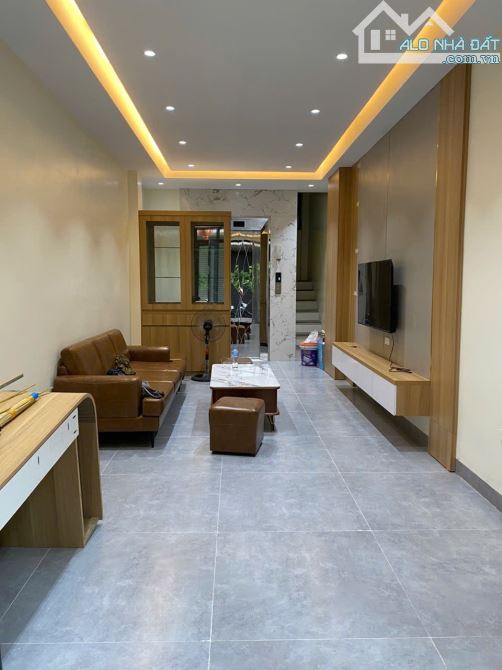 Bán nhà Ngô Thì Sỹ, 35m2, 5T thang máy, MT 3.5m, oto, full nội thất, 9.8 tỷ