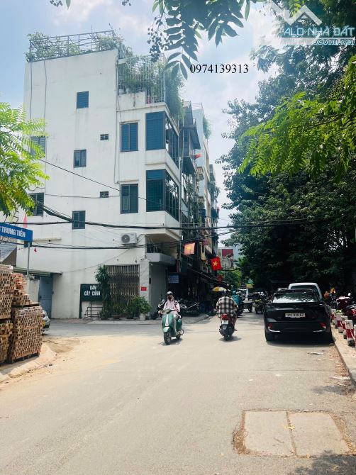 Cực Víp tòa CHDV gần Ga Hà Nội 8 tầng 24PKK xây mới tô tô đỗ cửa dòng tiền 120tr/tháng