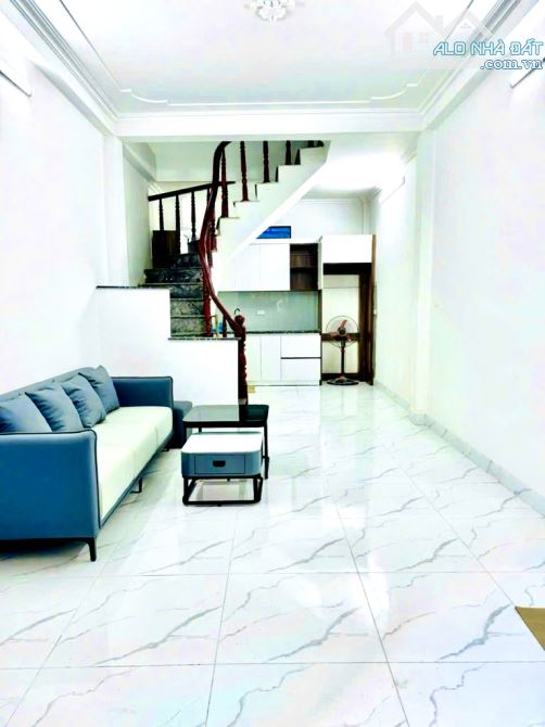 Bán nhà Giải Phóng 5 tầng nhỉnh 7 t.ỷ    - Nhà đẹp như mới , 10 m ra đường ô tô tránh