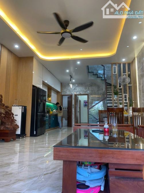 Nhà 3 tầng đường 7.5 Diệp Minh Châu - Hoà Xuân