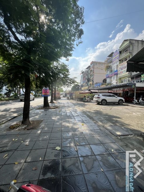 Mặt phố Nguyễn Hữu Thọ 60m2, 5 Tầng, View Hồ Linh Đàm