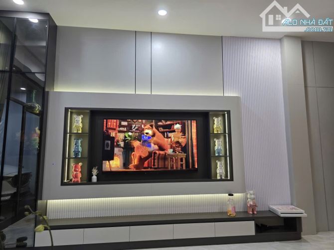 NHÀ 2 TẦNG MẶT TIỀN KINH DOANH ĐƯỜNG NGUYỄN KHUYẾN - VỊ TRÍ ĐẸP