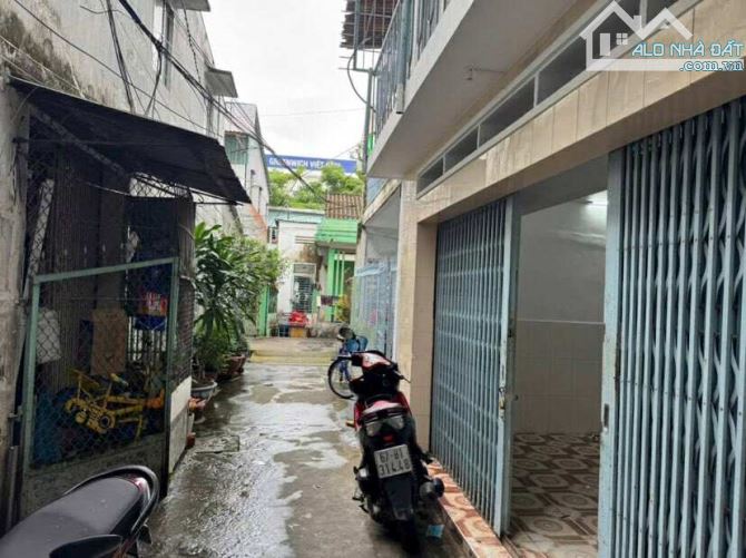 Cho thuê nhà trệt gác đường 30/4 tiện ở 3 triệu