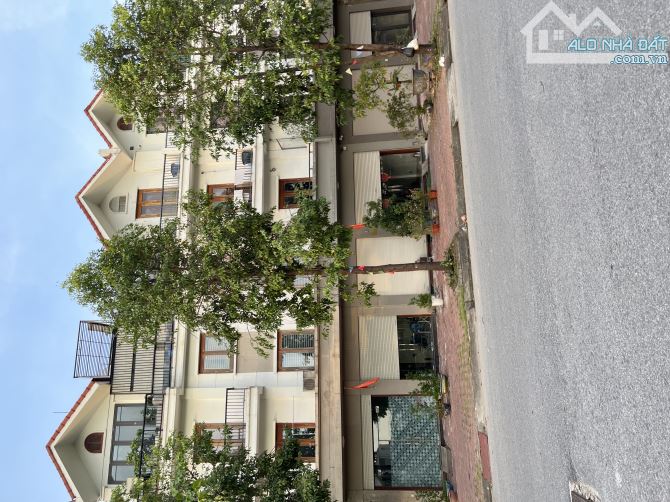 duy nhất 1 căn liền kề kđt phú lương 90m² đường 30m vỉa hè 8m view hồ sen
