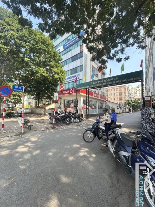 HOÀNG QUÔC VIỆT - KHU PHÂN LÔ - DÂN TRÍ CAO - 2 THOÁNG - NHÀ DÂN XÂY - SỔ NỞ HẬU