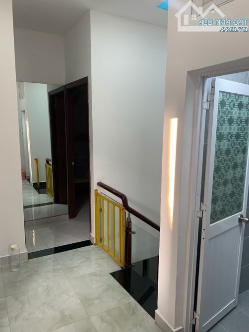 Bán nhà mặt tiền đường số 14 P Tân Kiểng Quận 7. 22m2