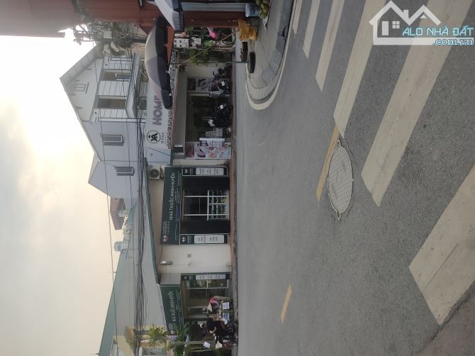 BÁN ĐẤT BÁT KHỐI 📐 Diện tích: 50m² 📏 Mặt tiền: 7m – Sổ vuông đẹp 💸 Giá: Nhỉnh 6 tỷ 📍 V