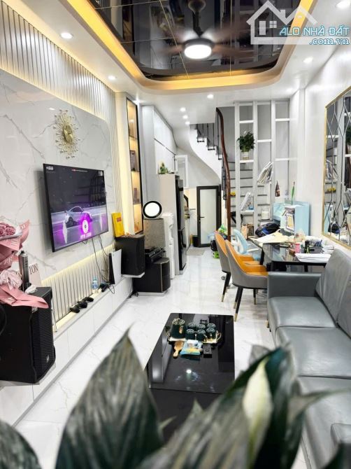 Cần bán hoa hậu -_ Khâm Thiên - văn miếu quốc tử giám