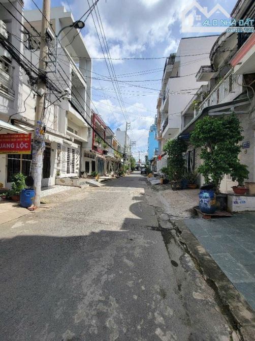 Nhà 3 Tầng đường HÀ HUY GIÁP phường THẠNH LỘC ,Q12, dt 80,9m2(4,2mx20m) Hẻm 8m💵7,9tỷ