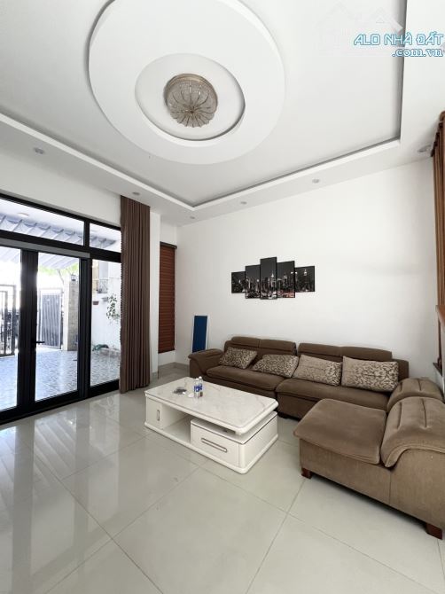 Bán Nhà MT 5.5m Phố Hàn Quốc, Sơn Trà, 3 Tầng, 100m2, thuê 30tr/th nhỉnh 15 tỷ