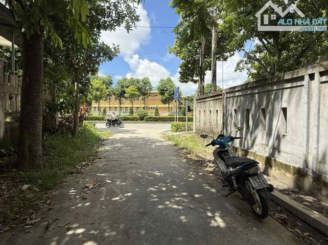 Khuôn Phò – Trung tâm Sịa, gần ngay ngã tư Nguyễn Vịnh chỉ 8xx triệu