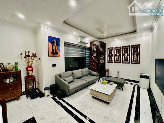 Gấp Lắm Phải Thật Nhanh Bán Nhà Sài Đồng Hơn 6 tỷ 46m2-6 TẦNG-FULL NỘI THẤT-10m RA MẶT PHỐ