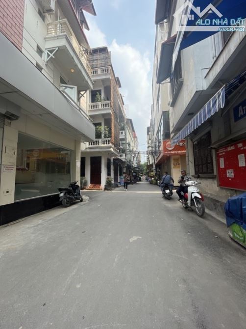 Hơn 21 tỷ. Nhà đẹp TRẦN QUỐC HOÀN, 40/48m2, 7 tầng, thang máy, full nội thất, phân lô,ô tô