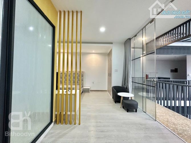 CỰC PHẨM STUDIO FULL NỘI THẤT BAN CÔNG NGAY QUẬN 1