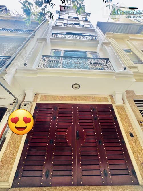 CỰC HIẾM - Bán Nhà Hoàng Cầu, OTO TRÁNH, 7 tầng thang máy, giá 32 tỷ