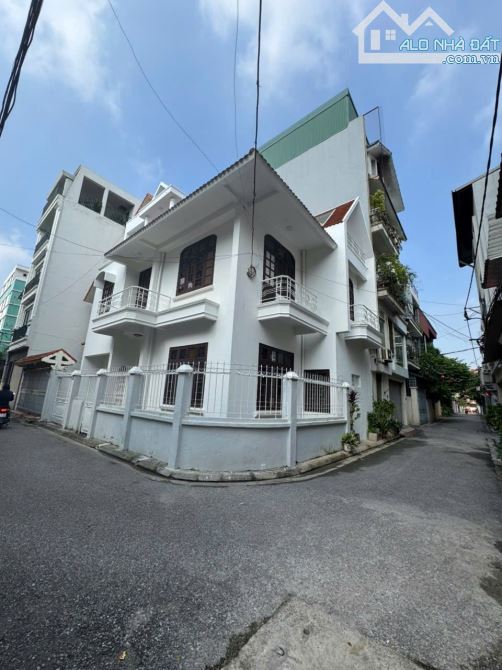 Cho thuê nhà Nguyễn Sơn, Long Biên - Cho làm Căn hộ dịch vụ, Lô góc 2 mặt đường đều ô tô