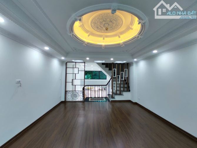NHÀ MỚI TINH – TRUNG TÂM ĐÔNG MỸ – 55M 5 TẦNG , NHỈNH 6 TỶ, NHÀ MỚI ĐẸP, Ô TÔ ĐỖ CÁCH 10M