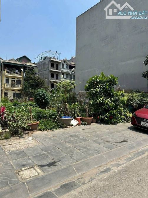 Đất Tái Định Cư Thanh Am 90m, MT 7m, PL, đường 3 ô tô, hè rộng, KD giá hấp dẫn 18.9 tỷ.