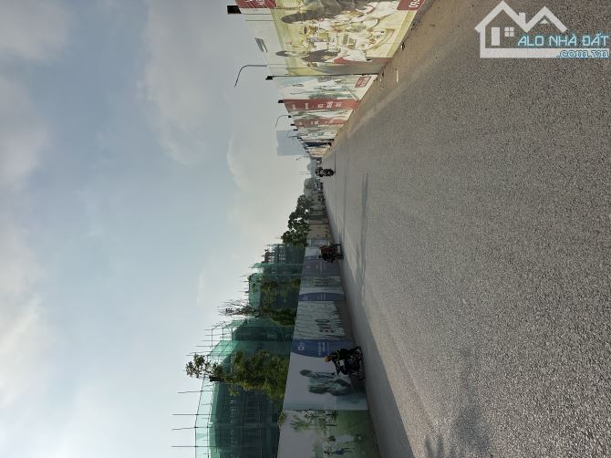 BÁNĐẤT ĐẸP SÁT BÌA LÀNG TRUNG THÔN, ĐÔNG HỘI – Ô TÔ THÔNG VÒNG QUANH – GIÁ CHỈ NHỈNH 5 TỶ