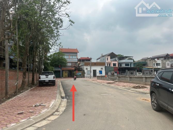 BÁN ĐẤT TẶNG NHÀ - ĐƯỜNG THÔNG OTO TRÁNH -ĐỐI DIỆN CÔNG VIÊN KHU ĐẤU GIÁ