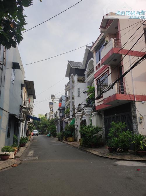 BÁN GẤP NHÀ HẺM XE HƠI BÌNH LONG . 68M2 , 4 x 17 , 4 TẦNG , 6PN . GIÁ NHỈNH 8TỶ