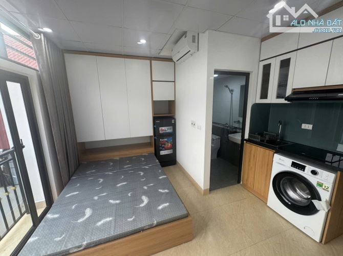 Cho Thuê CCMN 1194 Chùa Láng Đống Đa 30m2 Studio Ban Công Giặt Riêng Thang Máy Ô Tô Đỗ Cửa