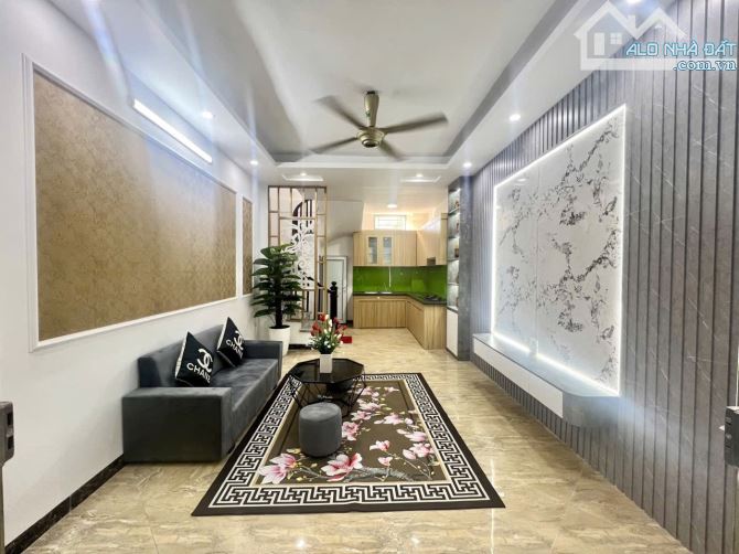 Rẻ nhất Long Biên. Mới tinh, full nội thất. 5 tầng, mt 4.2m, giá 5.2 tỷ