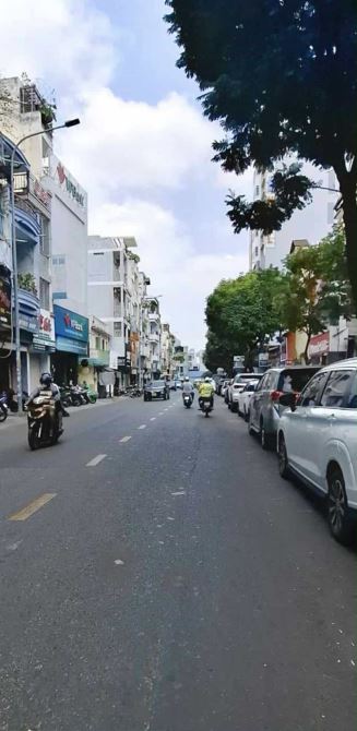 Bán nhà đường CÁCH MẠNG THÁNG 8, gần CV Tao Đàn, 5 tầng ST, 7PN，sân để xe, nhỉnh 8 tỷ