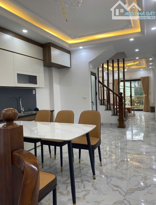 Bán nhà Thạch Bàn, Long Biên 48m2, 6 tầng, thang máy, 8.5 tỷ