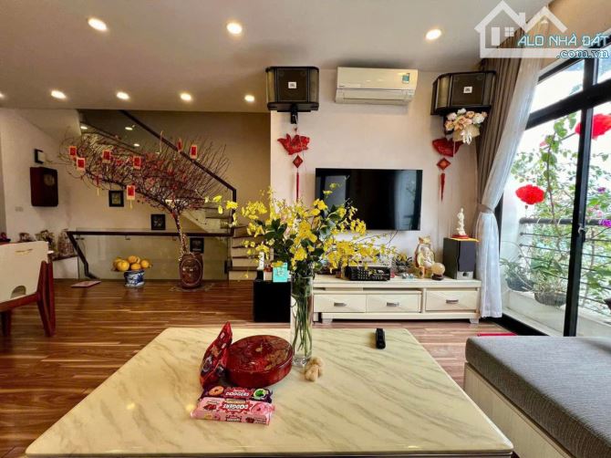NGỌC THUỴ - LÔ GÓC - GẦN PHỐ - 5 TẦNG- NHÀ ĐẸP  Ở LUÔN- 60 m,  mt 6m,  12 tỷ Long Biên