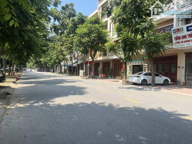 Bán lô đất mặt phố Hồng Châu, view công viên, ph Lê Thanh Nghị, TP HD, 70m2, mt 4.5m