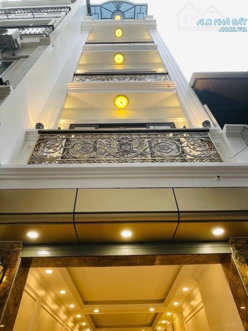 8 TỶ BÉ . 41 M2 . 3 BƯỚC RA Ô TÔ ĐỖ  . NHÀ XÂY MỚI 5 TẦNG . CÁCH MẶT PHỐ 20M .