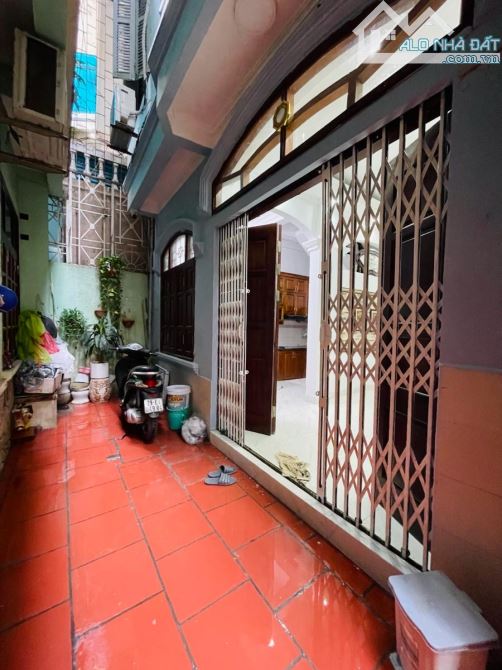 Hiếm Bán - 3 Mặt thoáng - Hào Nam - Đống Đa - Dt : 32m2/4 tầng/5,5mMT*nhỉnh 8 tỷ