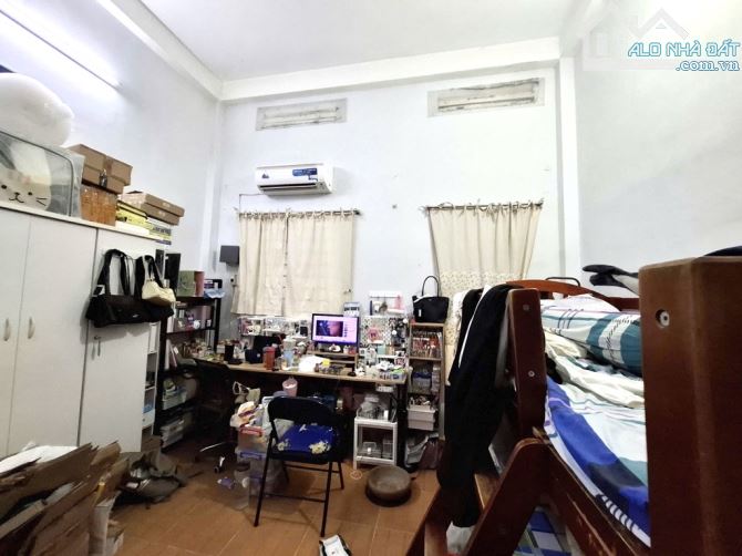 Nhỉnh 4 tỷ mua được nhà 4T, ngang 4.2 gần Hoàng Hoa Thám, nhà ga T3 sân bay