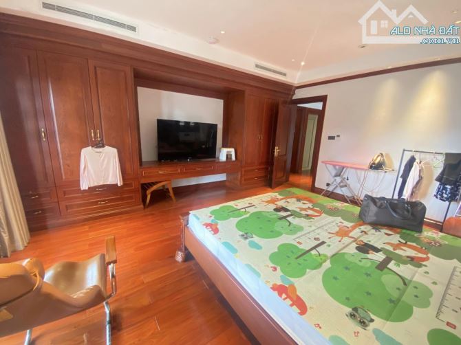 Biệt thự sân vườn Thành Thái  - Đường rộng 20m - 330m2 - MT 16,5m - hầm - 95 tỷ - 10