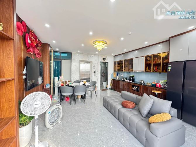 7 tầng thang máy full nội thất, ngõ thông 20m ra Phố Tứ Liên, Apartment, 52m2. Giá 17.2 tỷ - 10