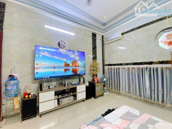 BÁ.N NHÀ HẺM XE HƠI - NGUYỄN CHÍ THANH - QUẬN 11 - 60M - 4 TẦNG 4PN - BTCT NHỈNH 12 TỶ - 11