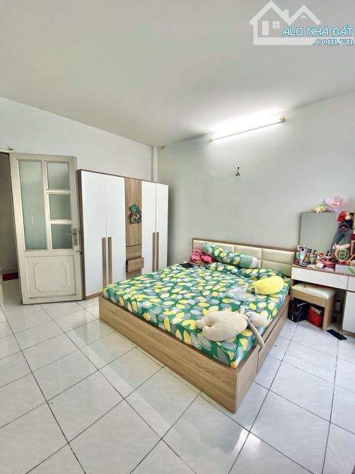 CHÍNH CHỦ 15 NĂM - 56M2 [4x14]- 3 TẦNG - NỞ HẬU - HẺM Ô TÔ THÔNG - GIÁP TÂN PHÚ - 11