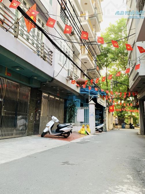 BÁN NHÀ TRUNG KÍNH, CẦU GIẤY 80M, 5T, MT 5M, VỈA HÈ OTO TRÁNH, KINH DOANH ĐA DẠNG, 18 TỶ. - 1