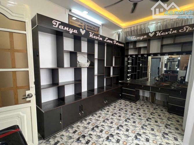 Bán Nhà Diện Tích 9 x 16 Trục Chính Hẻm 234 Hoàng Quốc Việt - 1